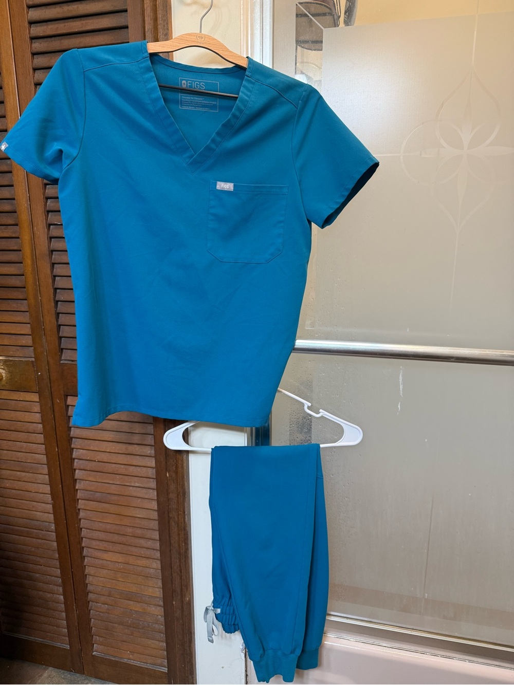 FIGS Women's Pacific Blue Scrub set